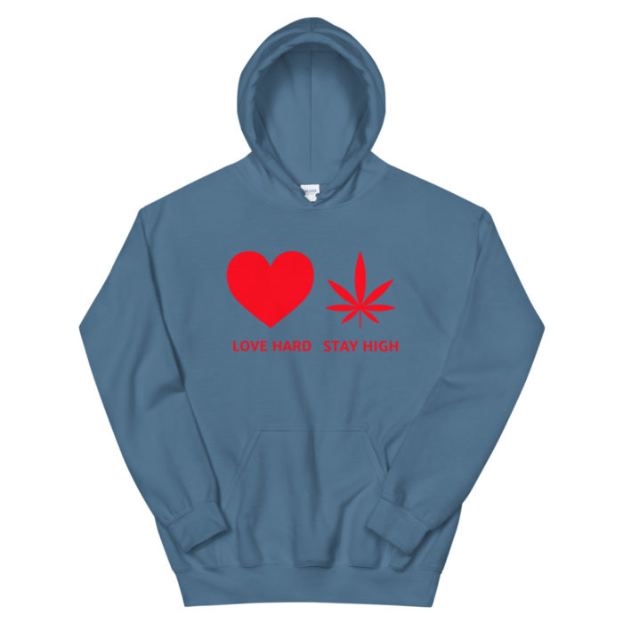 LOVE HARD - Image 6